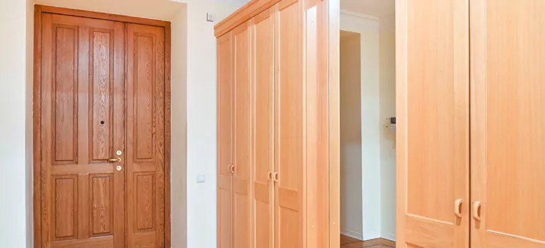 Glass Closet Door Repair in Bloomingdale, FL
